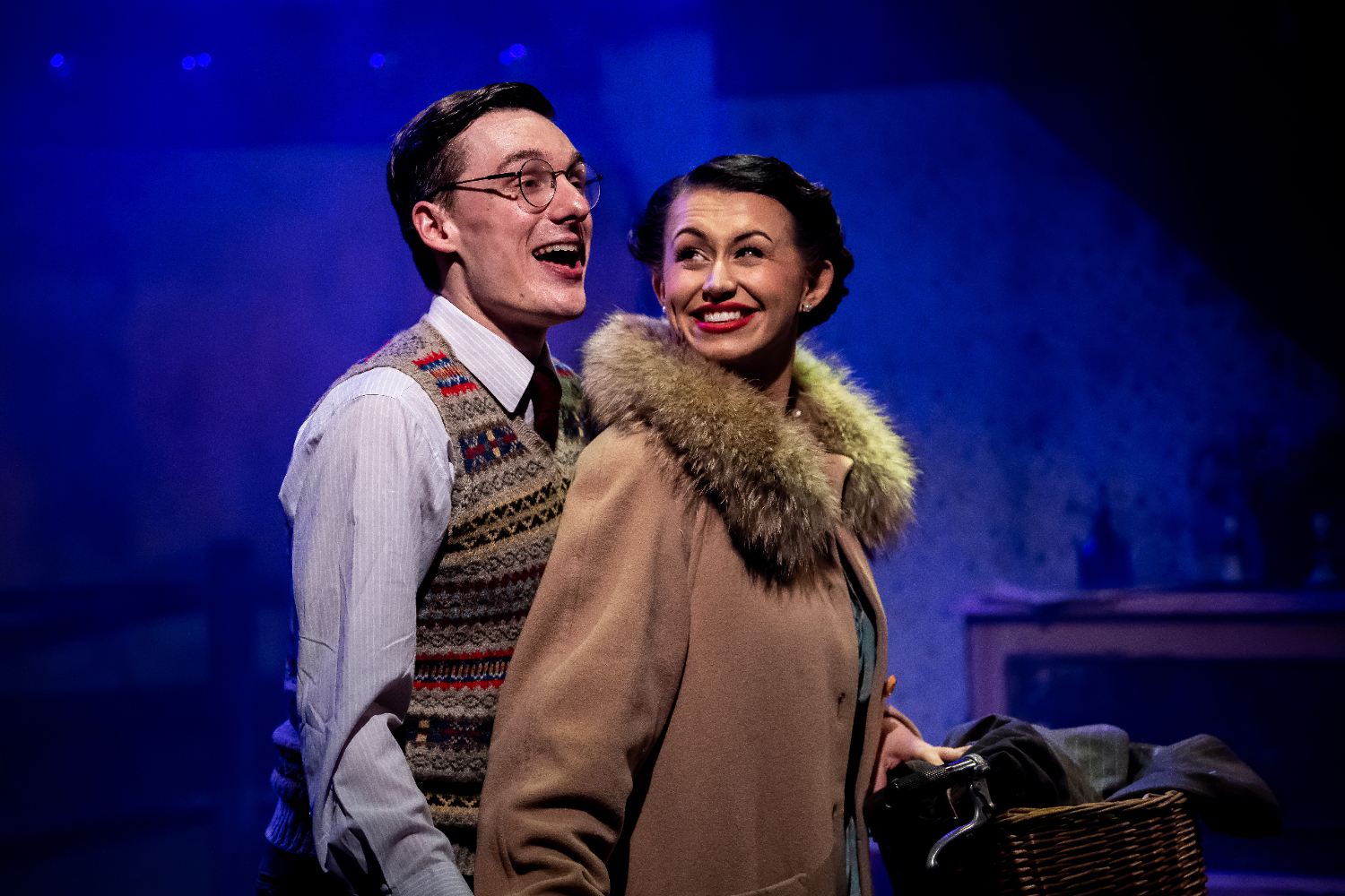 betty-blue-eyes-union-theatre-review-musical-revival-pigs-out-on